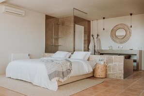 3 室のベッドルーム、セーフティボックス (室内)、アイロン / アイロン台、WiFi (無料)