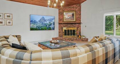 Spacious & Lovely 4-BR Home Minutes to WEC, HITS