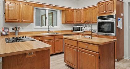 Spacious & Lovely 4-BR Home Minutes to WEC, HITS