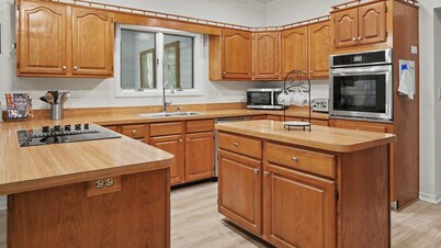 Spacious & Lovely 4-BR Home Minutes to WEC, HITS