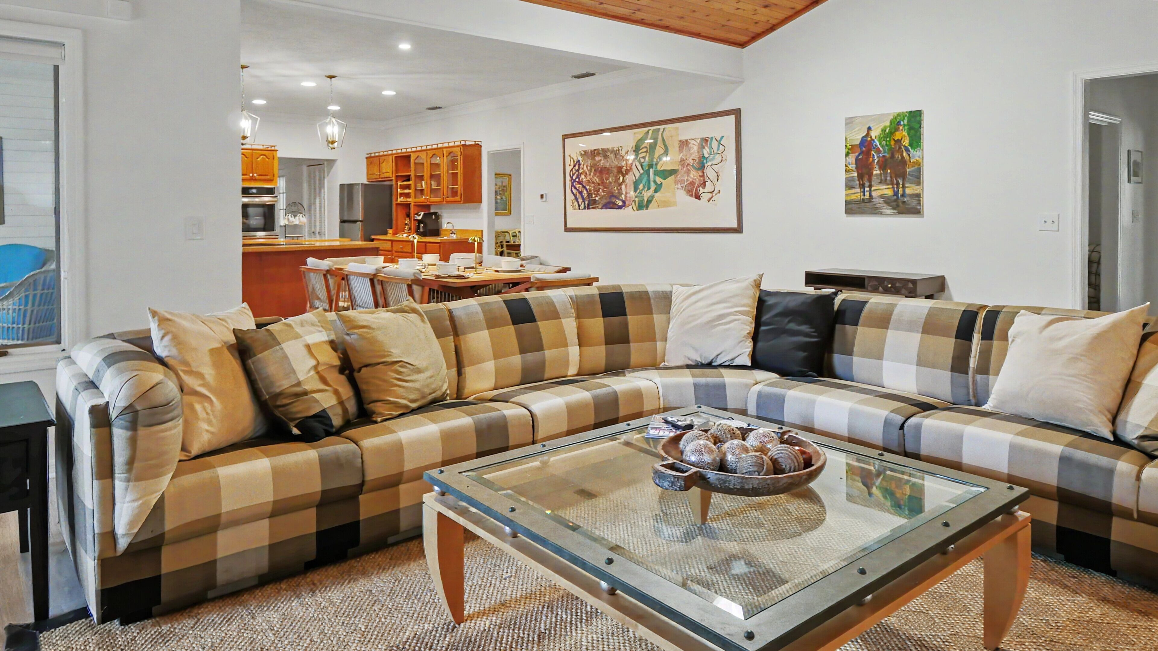 Smart TV, fireplace, books, offices