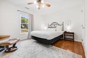 4 chambres, fer et planche à repasser, lit parapluie, Wi-Fi gratuit