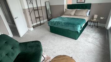4 bedrooms, iron/ironing board, free WiFi, bed sheets