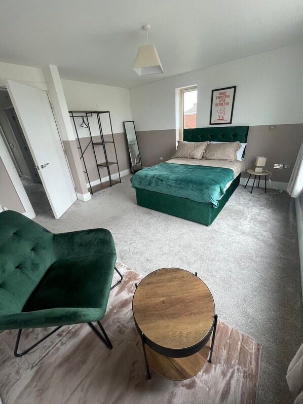 4 bedrooms, iron/ironing board, free WiFi, bed sheets