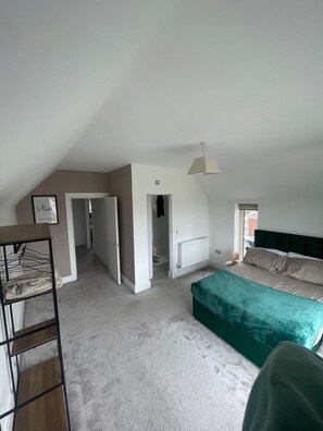 4 bedrooms, iron/ironing board, free WiFi, bed sheets