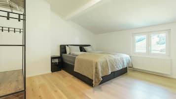 3 slaapkamers, een bureau, wifi, beddengoed