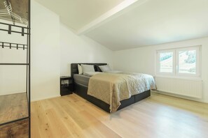 3 chambres, bureau, Wi-Fi, draps fournis