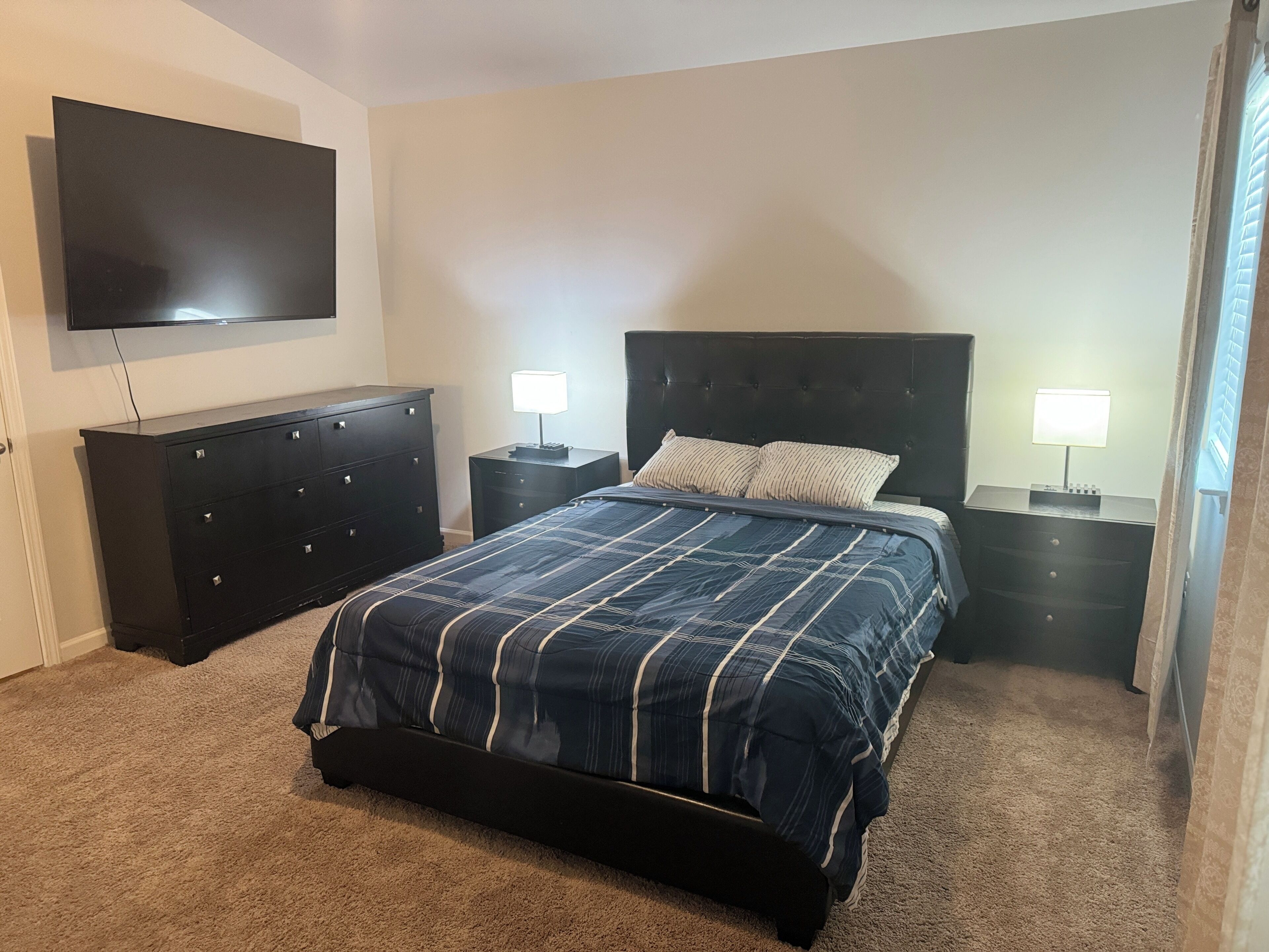 5 bedrooms, free WiFi, bed sheets