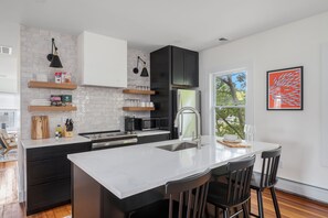 Mikroaaltouuni, uuni, liesi, astianpesukone