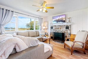 Smart TV, stereo - Salt Box by the Sea: Water View - Charming 3-bedroom Cottage in Wells! (Wells)