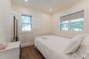 2 bedrooms, iron/ironing board, WiFi, bed sheets