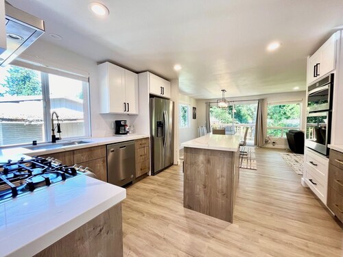 Airy Modern Farmhouse 5BR/3BA Oasis w/ Fast Wi-Fi