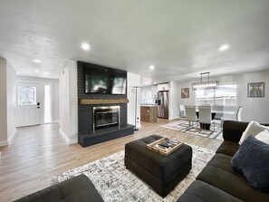 Smart TV, fireplace - Airy Modern Farmhouse 5BR/3BA Oasis w/ Fast Wi-Fi (Kent)