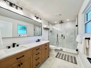 Shower, hair dryer, towels, soap - Airy Modern Farmhouse 5BR/3BA Oasis w/ Fast Wi-Fi (Kent)