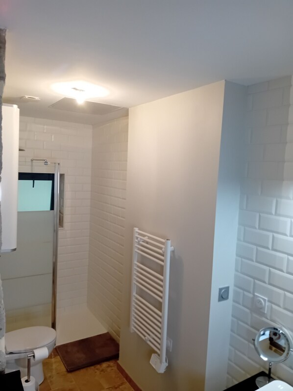 Shower, towels