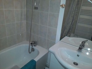 Haartrockner, Seife, Toilettenpapier