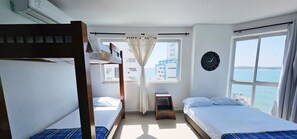 2 chambres, fer et planche à repasser, Wi-Fi gratuit, draps fournis