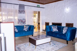 TV connectée de 43 pouces avec chaînes par satellite