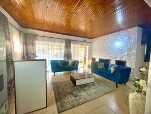 TV connectée de 43 pouces avec chaînes par satellite