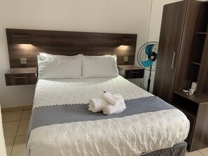 Habitación superior, 1 cama de matrimonio | Sábanas de algodón egipcio y ropa de cama de alta calidad