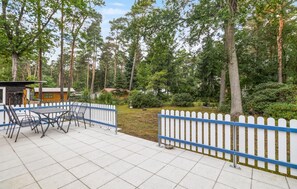 Outdoor dining - 2 bedroom beautiful home in Wandlitz (Wandlitz)