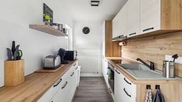 Kühlschrank, Herdplatte, Geschirrspüler