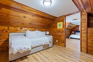 3 bedrooms, desk, free WiFi, bed sheets