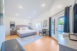 4 bedrooms, desk, iron/ironing board, travel cot