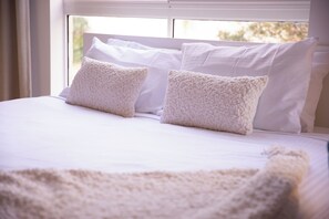 3 habitaciones, tabla de planchar con plancha, wifi y ropa de cama 