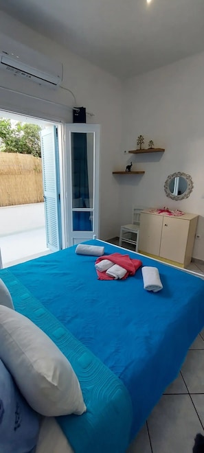 2 bedrooms, in-room safe, iron/ironing board, travel cot - Beautiful House in the Capital of Paros

 (Paros)