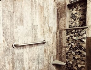 Een douche, handdoeken