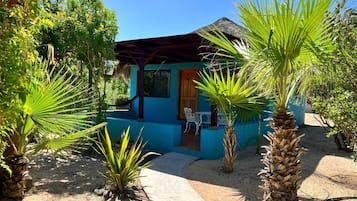 Deluxe Studio, Patio, Garden View | In-room safe, bed sheets