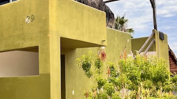 Deluxe Studio, Patio, Garden View | In-room safe, bed sheets