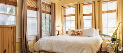 2 bedrooms, iron/ironing board, travel cot, free WiFi