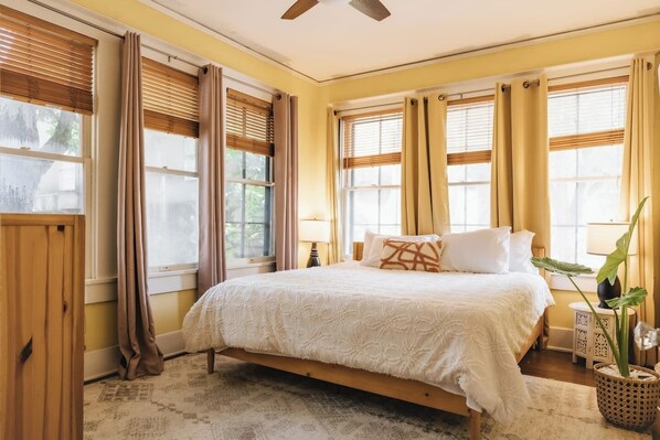 2 bedrooms, iron/ironing board, travel cot, free WiFi