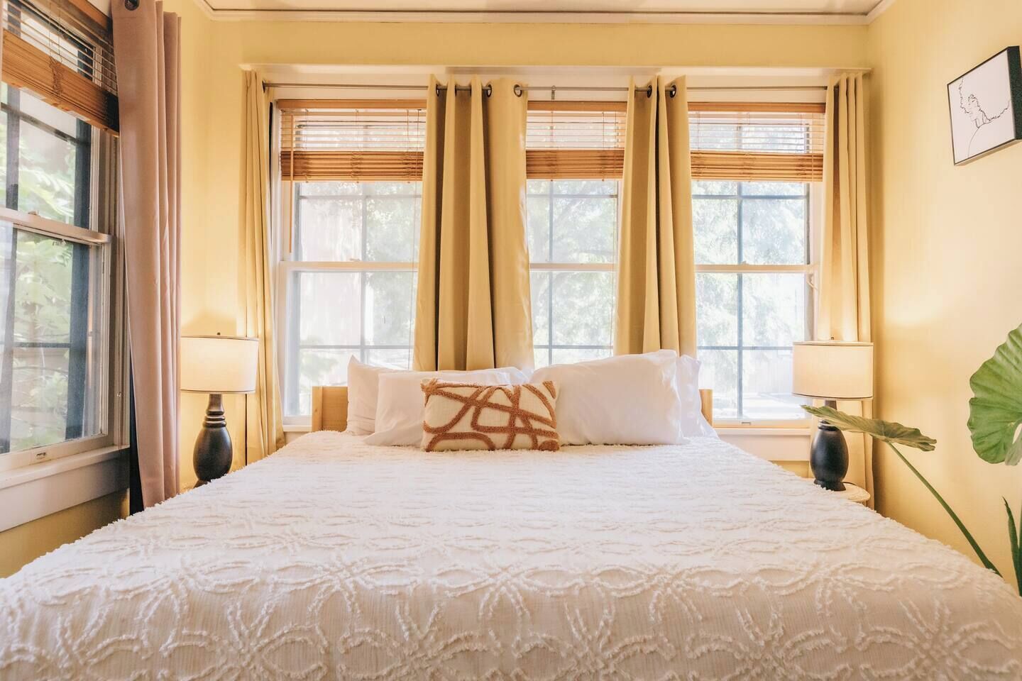 2 bedrooms, iron/ironing board, travel crib, free WiFi