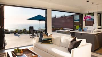 Smart TV y chimenea