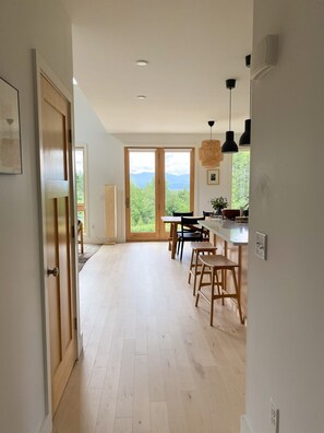 Dining - Peaceful Mountain View Retreat (Elmore)