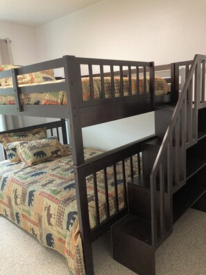 2 bedrooms, free WiFi, bed sheets - Nature lovers & fishermen’s paradise in Soldotna near Kenai River, Unit A (Soldotna)