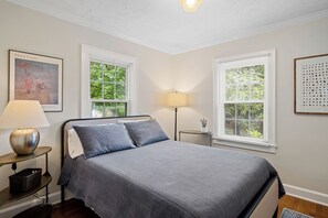 3 bedrooms, desk, iron/ironing board, travel cot