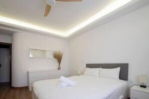 3 bedrooms, iron/ironing board, WiFi, bed sheets