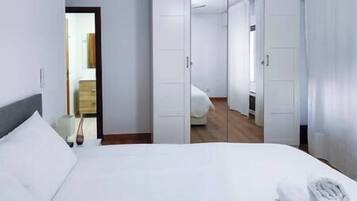 3 slaapkamers, een strijkplank/strijkijzer, wifi, beddengoed