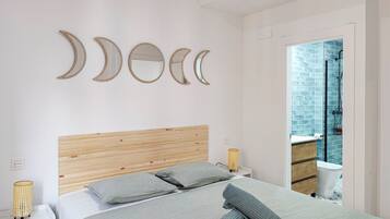 1 dormitorio, tabla de planchar con plancha, wifi y ropa de cama