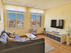 Living area - The Views of the Old Town by Alogest (Zaragoza)
