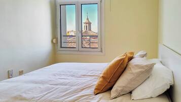 2 dormitorios, escritorio, tabla de planchar con plancha y wifi