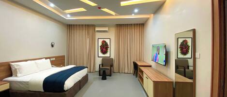 Bureau, espace de travail pour ordinateur portable, Wi-Fi gratuit