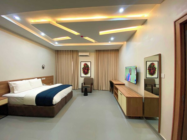 Deluxe Room, Balcony, City View | Desk, laptop workspace, free WiFi - Davvy Hotel and Apartments (Abuja)