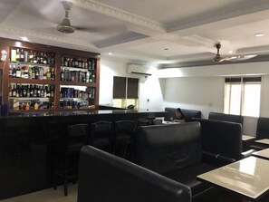 Bar (on property) - Davvy Hotel and Apartments (Abuja)