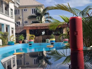 Outdoor pool - Davvy Hotel and Apartments (Abuja)