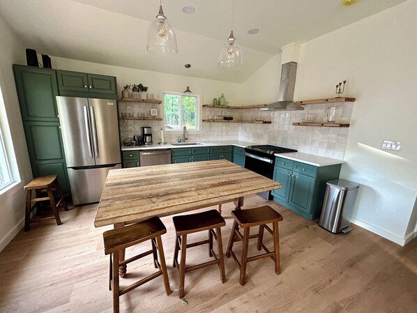 Microwave, oven, stovetop, dishwasher